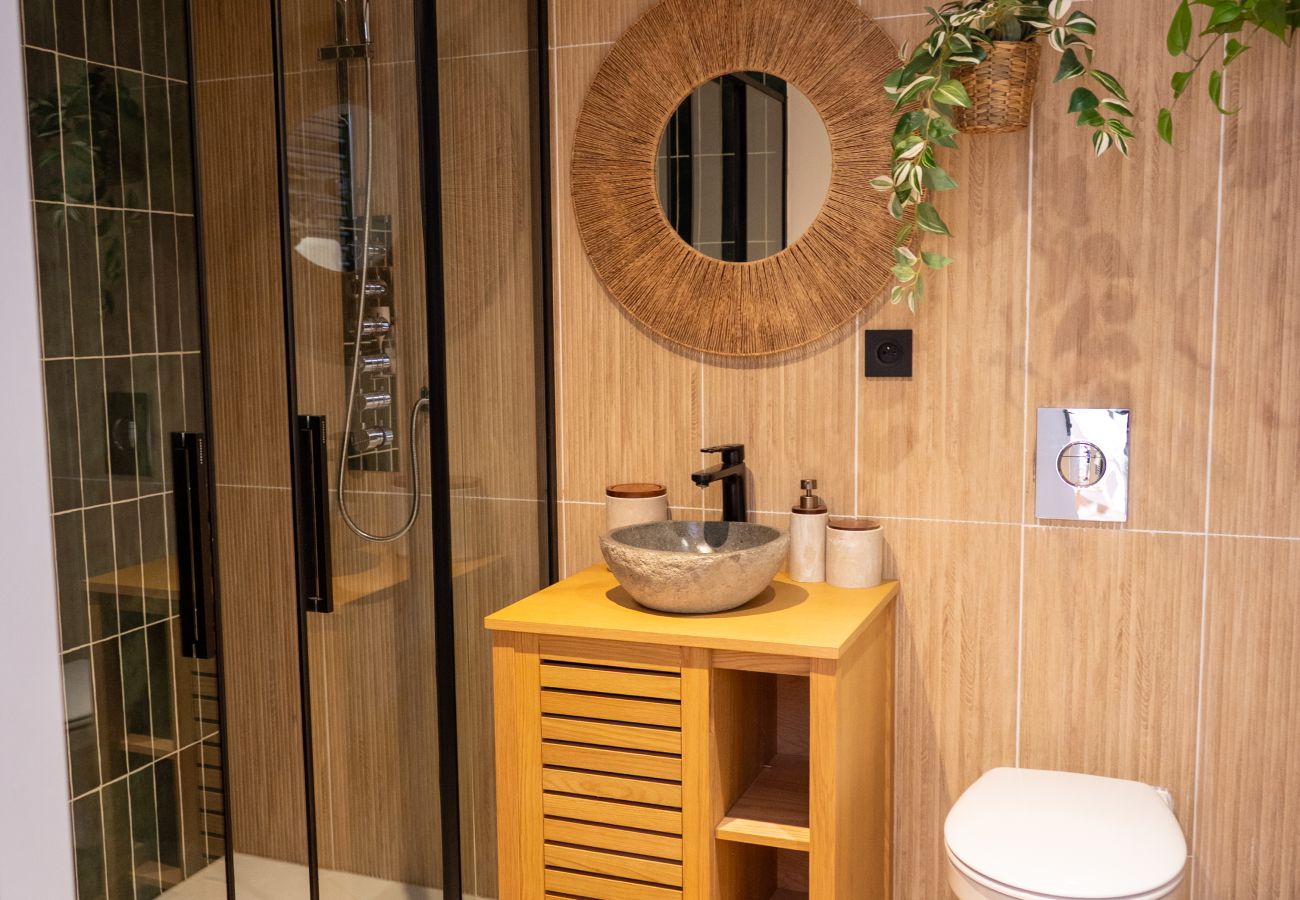 Apartment in Le Muy - L'Indiana, douche sensorielle 2/4 personnes