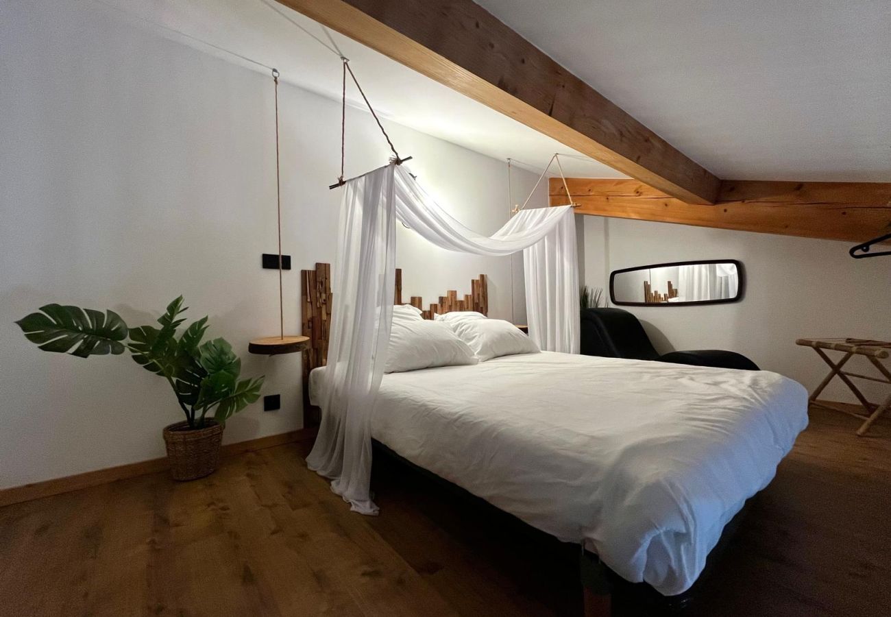 Apartment in Le Muy - L'Indiana, douche sensorielle 2/4 personnes