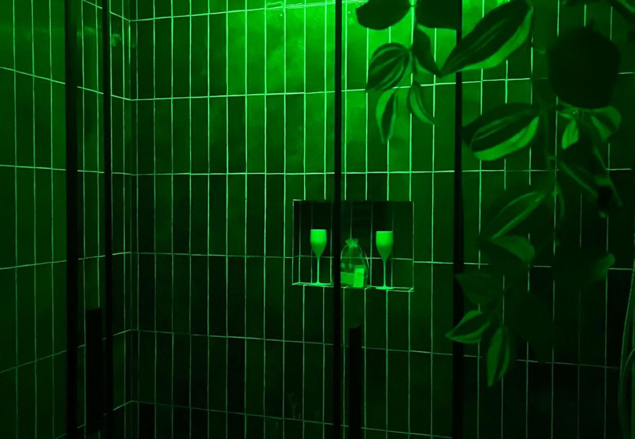 Apartment in Le Muy - L'Indiana, douche sensorielle 2/4 personnes