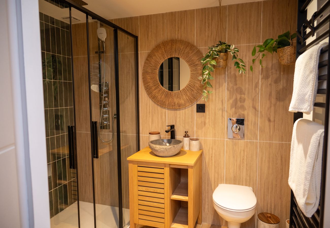 Appartement à Le Muy - L'Indiana, douche sensorielle 2/4 personnes